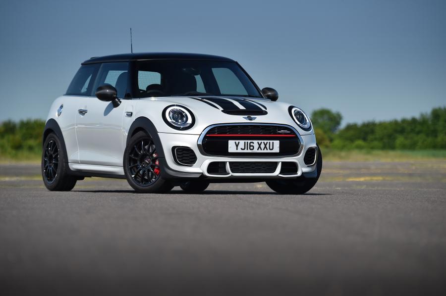  Mini John Cooper Works Challenge Edition 2016 года  (UK) (фото 1 из 18)